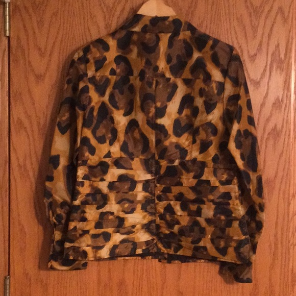 W D N Y Animal Print Roushed Waist Button Down Blouse Four Buttons on Cuff - Picture 2 of 6